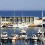 De haven en kustlijn van Villajoyosa